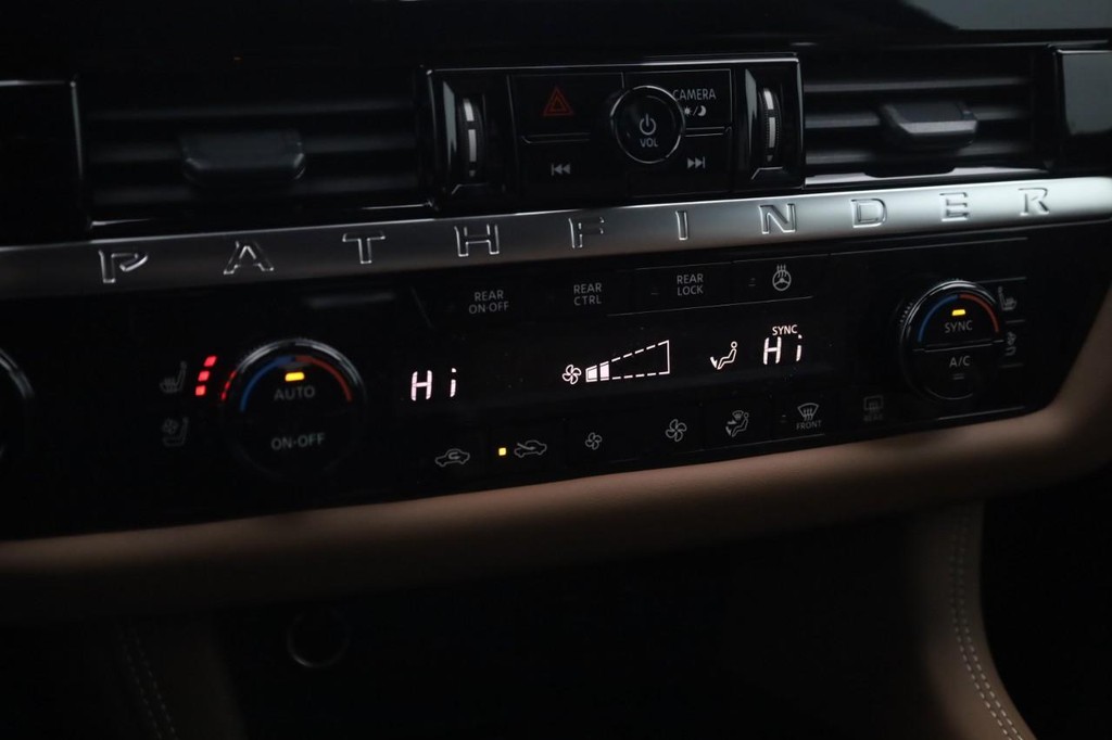 Nissan Pathfinder Vehicle Image 17