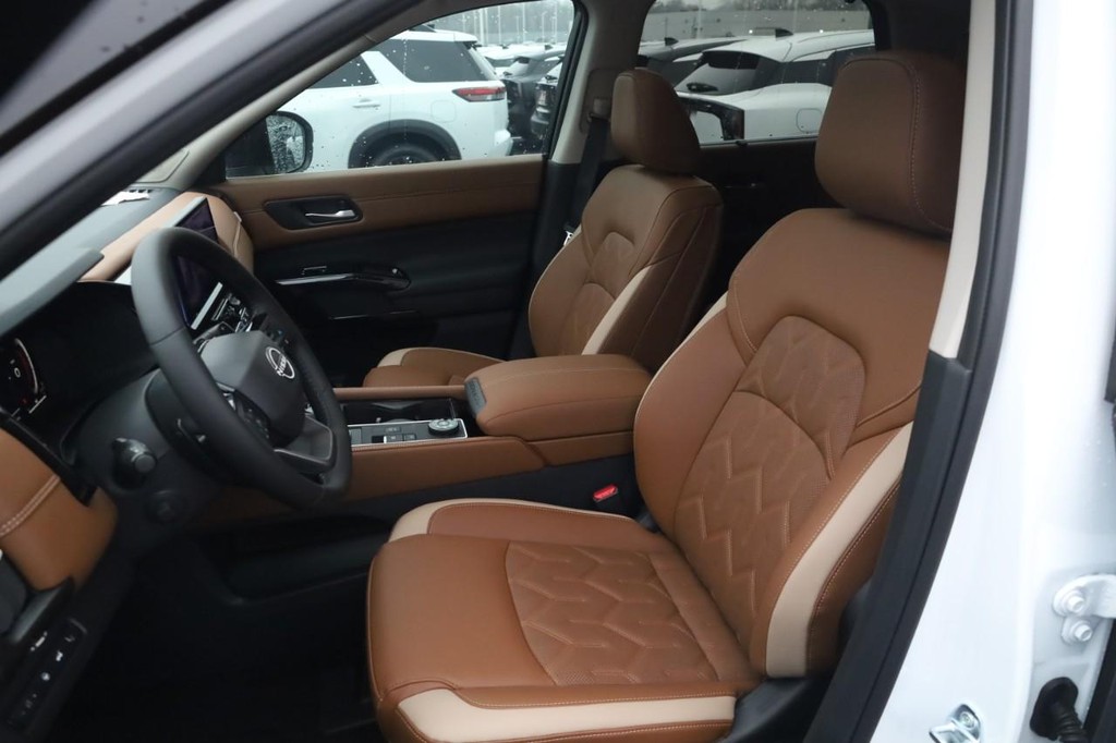 Nissan Pathfinder Vehicle Image 21