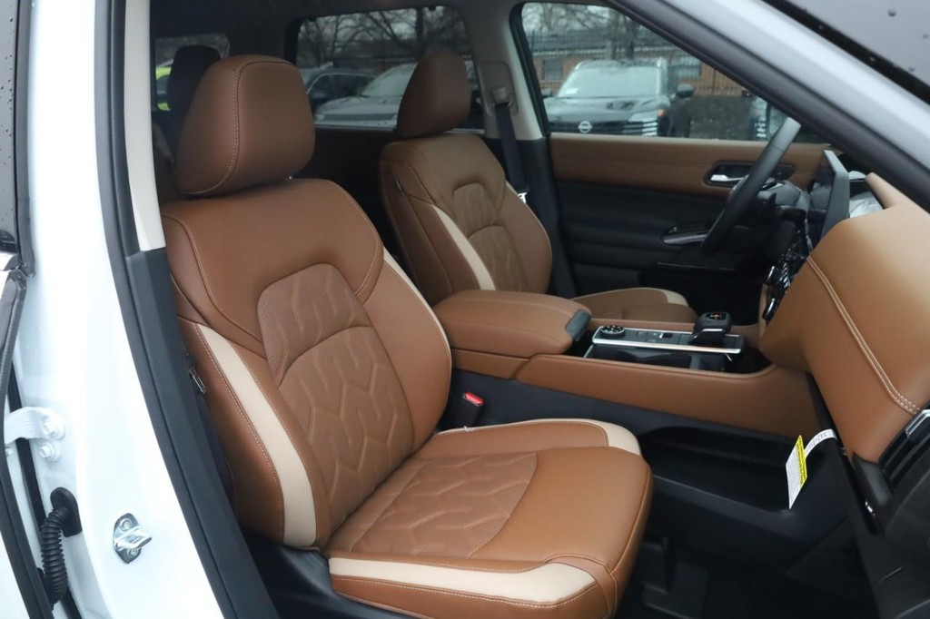 Nissan Pathfinder Vehicle Image 22