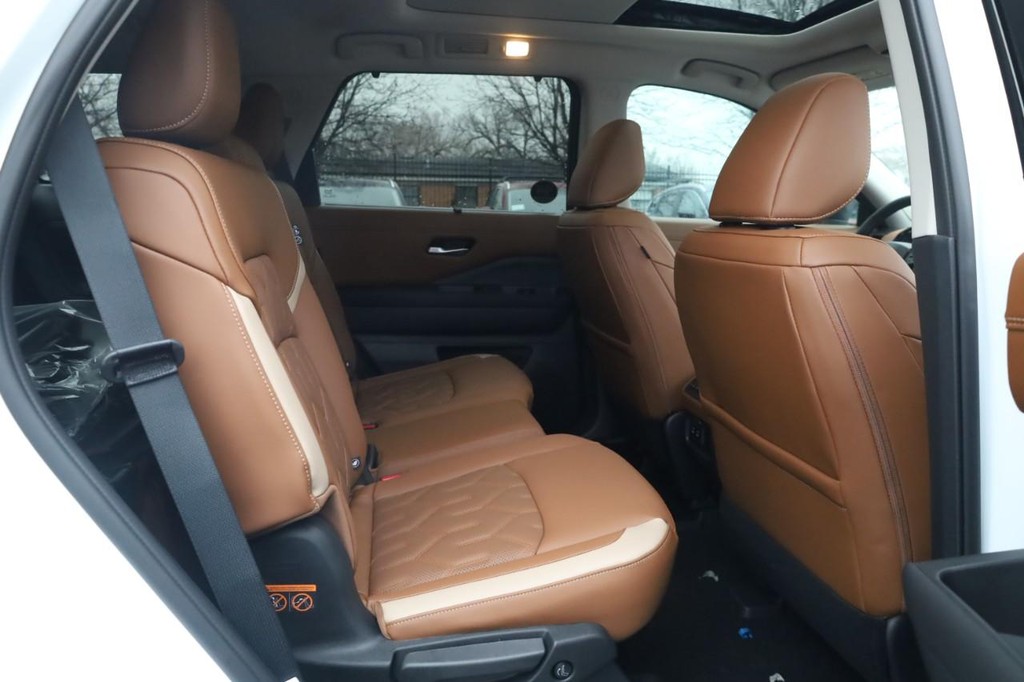 Nissan Pathfinder Vehicle Image 23