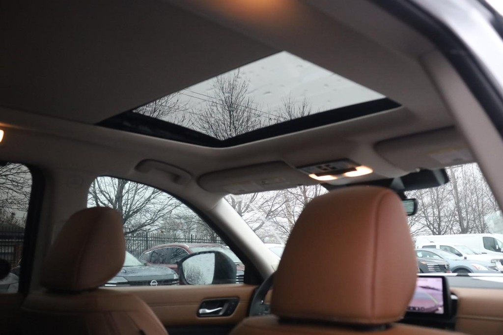 Nissan Pathfinder Vehicle Image 24