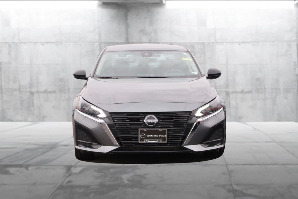 Nissan Altima Vehicle Image 04