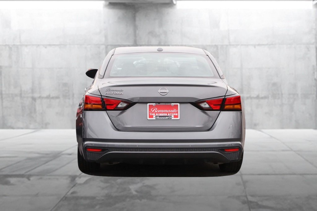 Nissan Altima Vehicle Image 06