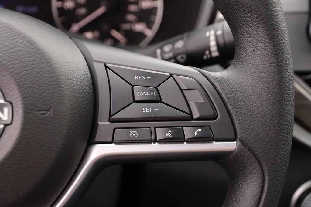 Nissan Altima Vehicle Image 12