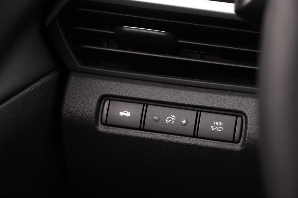 Nissan Altima Vehicle Image 18