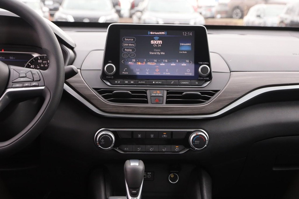 Nissan Altima Vehicle Image 22