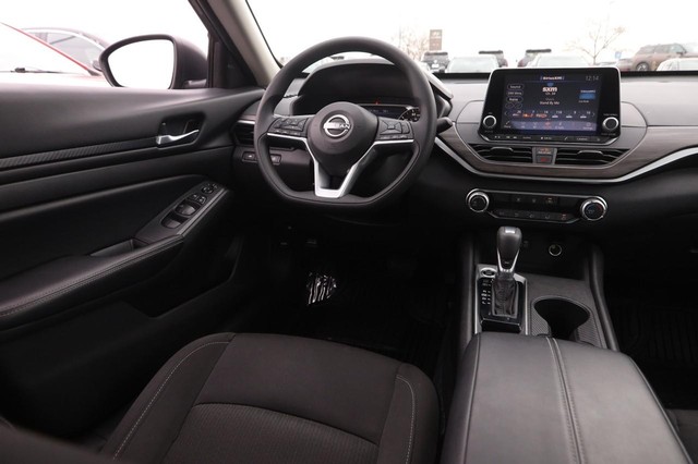 Nissan Altima Vehicle Image 20