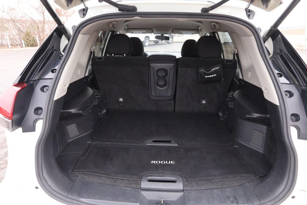 Nissan Rogue Vehicle Image 07
