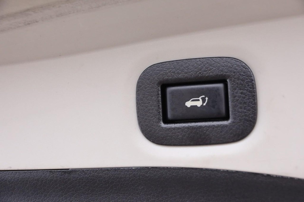 Nissan Rogue Vehicle Image 08