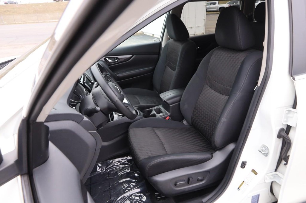 Nissan Rogue Vehicle Image 09