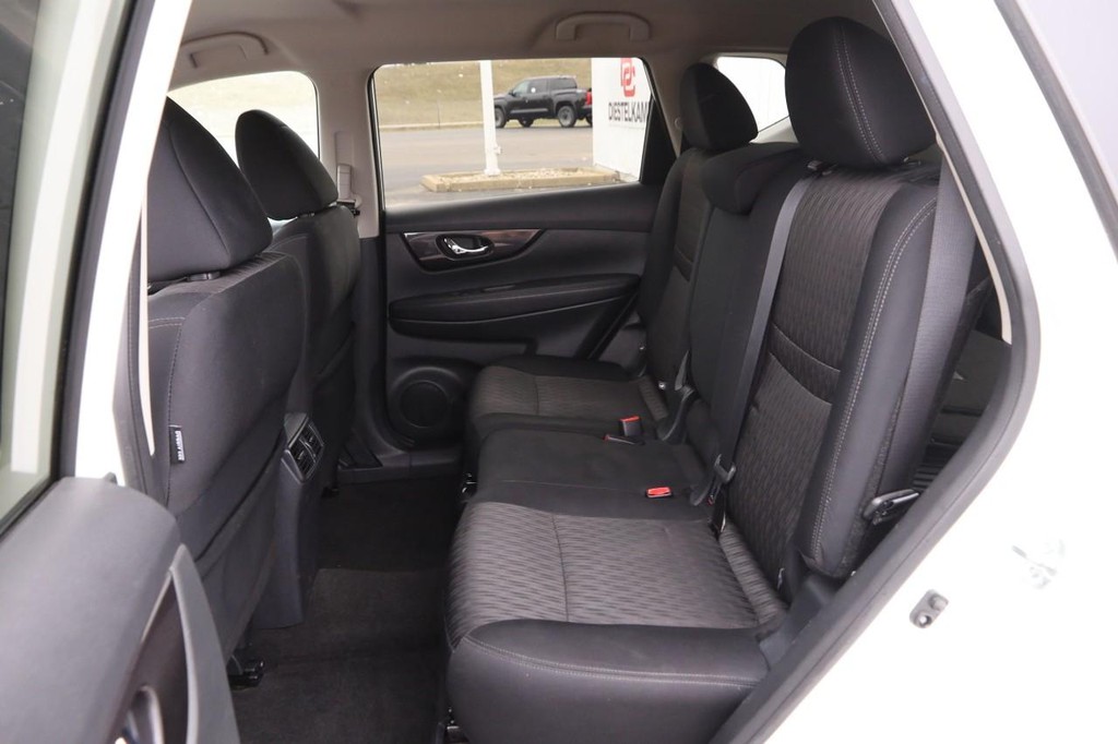 Nissan Rogue Vehicle Image 10