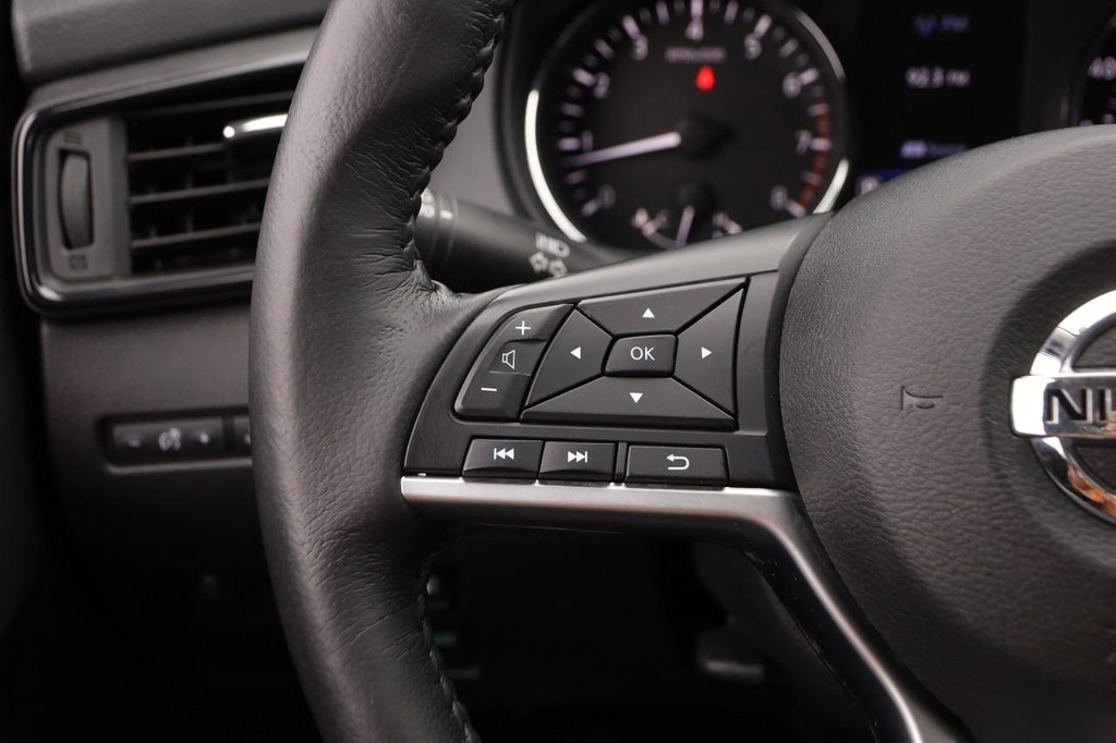 Nissan Rogue Vehicle Image 12