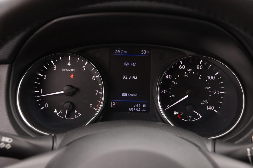 Nissan Rogue Vehicle Image 14