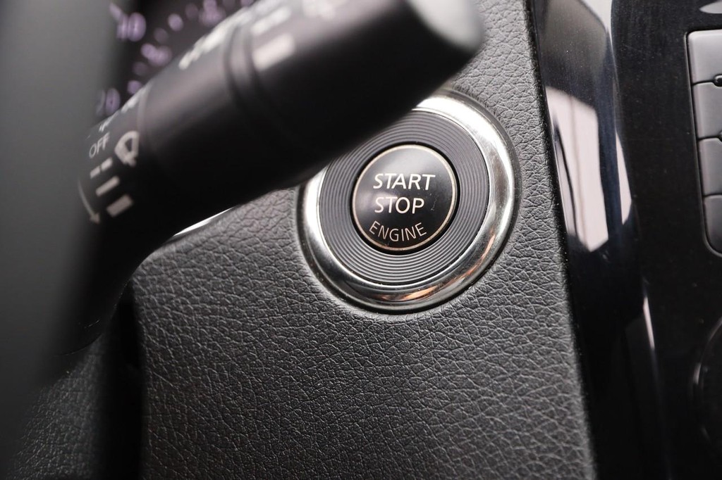 Nissan Rogue Vehicle Image 15