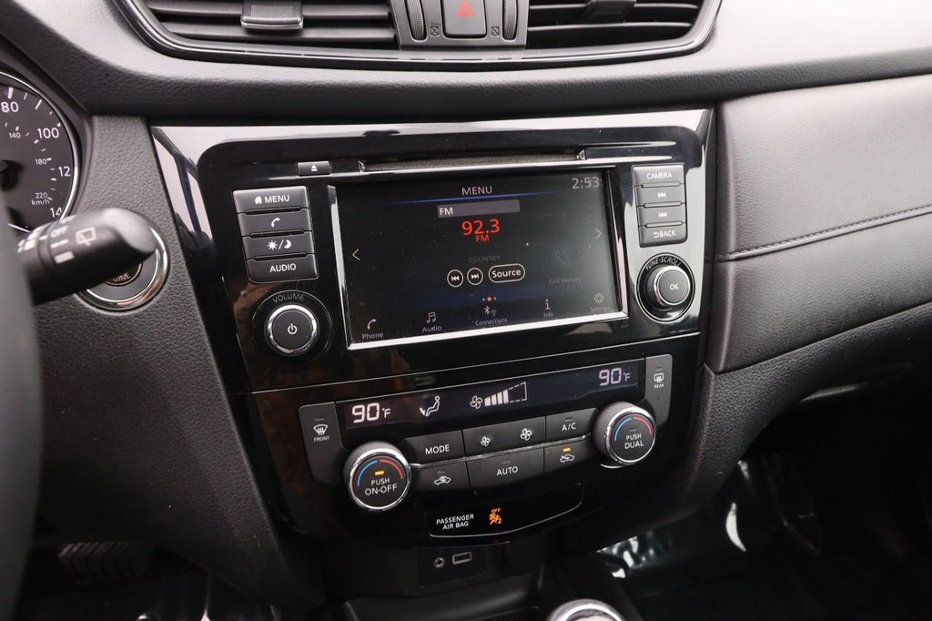 Nissan Rogue Vehicle Image 16