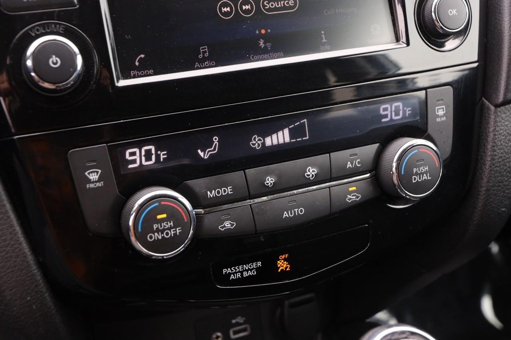 Nissan Rogue Vehicle Image 18