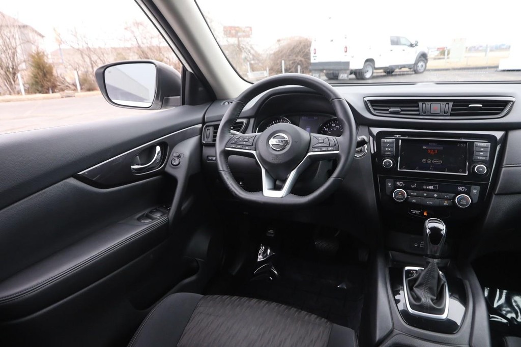 Nissan Rogue Vehicle Image 22