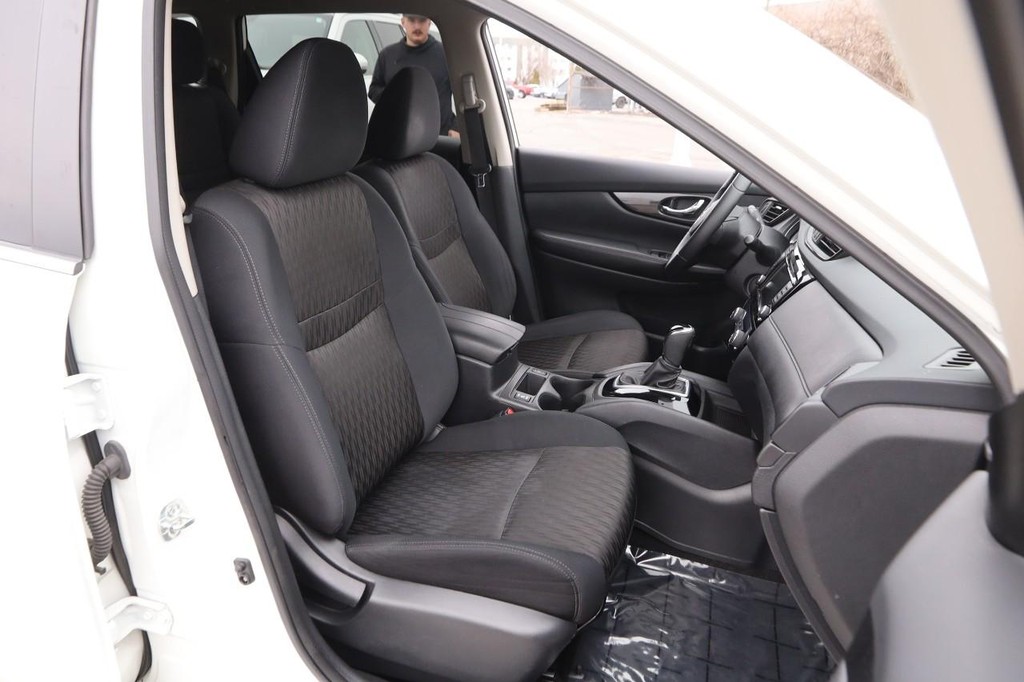 Nissan Rogue Vehicle Image 25