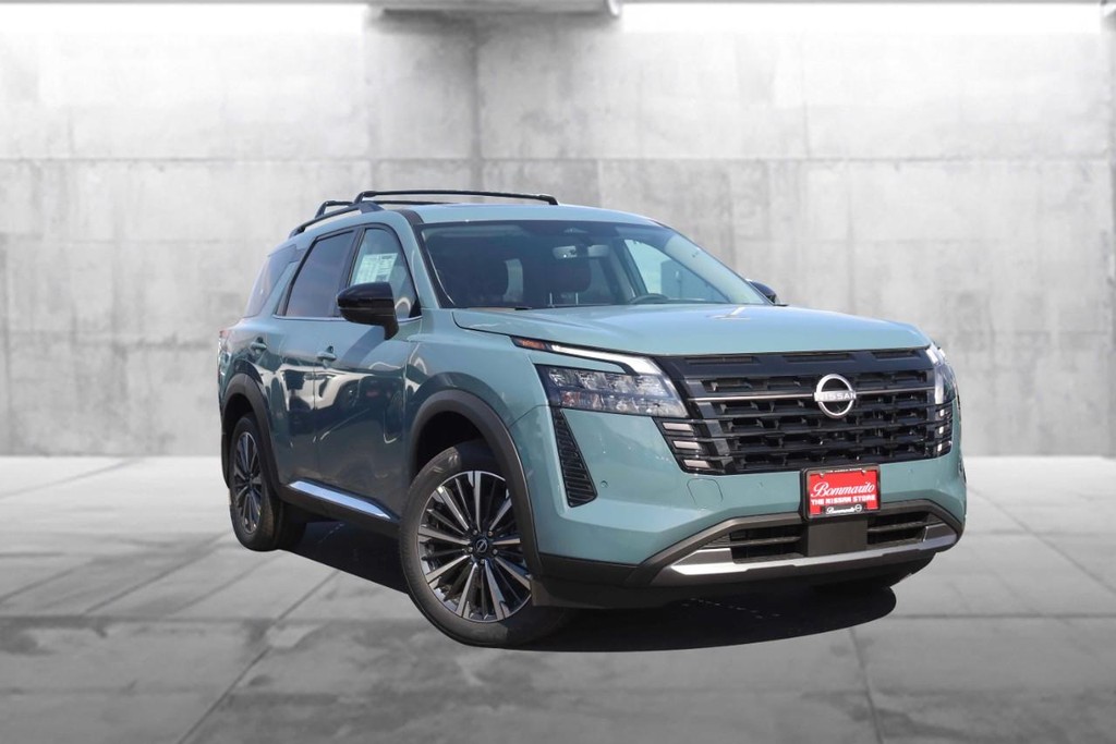 Nissan Pathfinder Vehicle Image 02