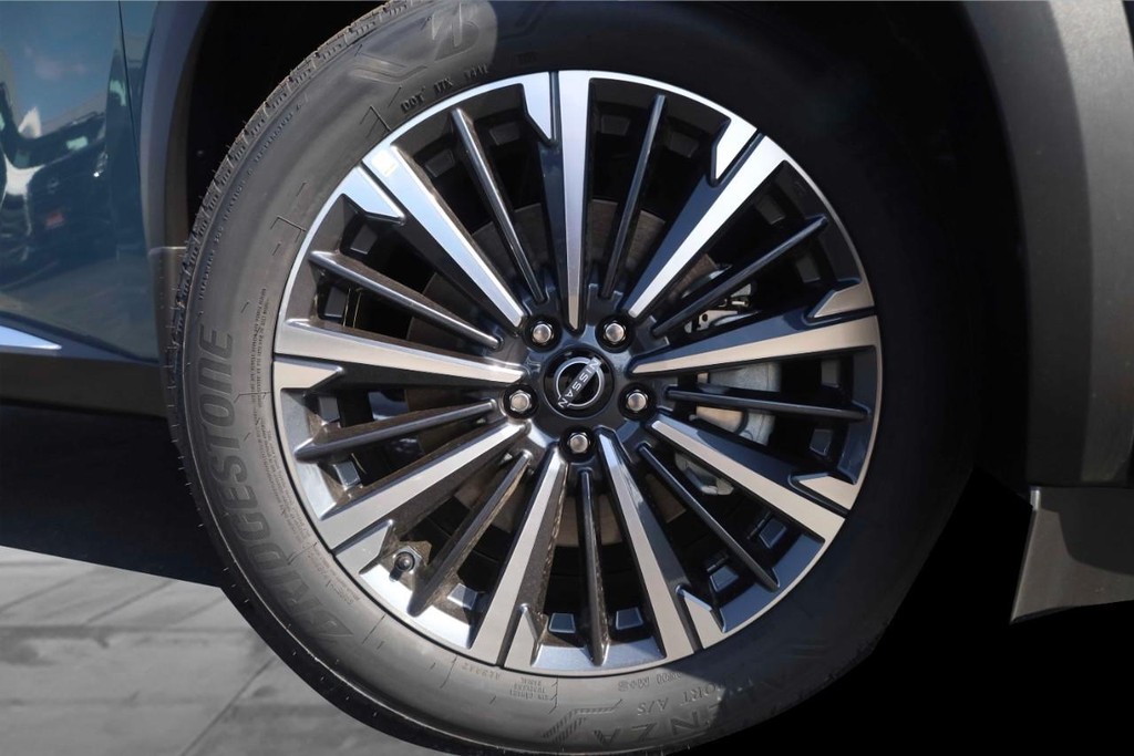 Nissan Pathfinder Vehicle Image 03