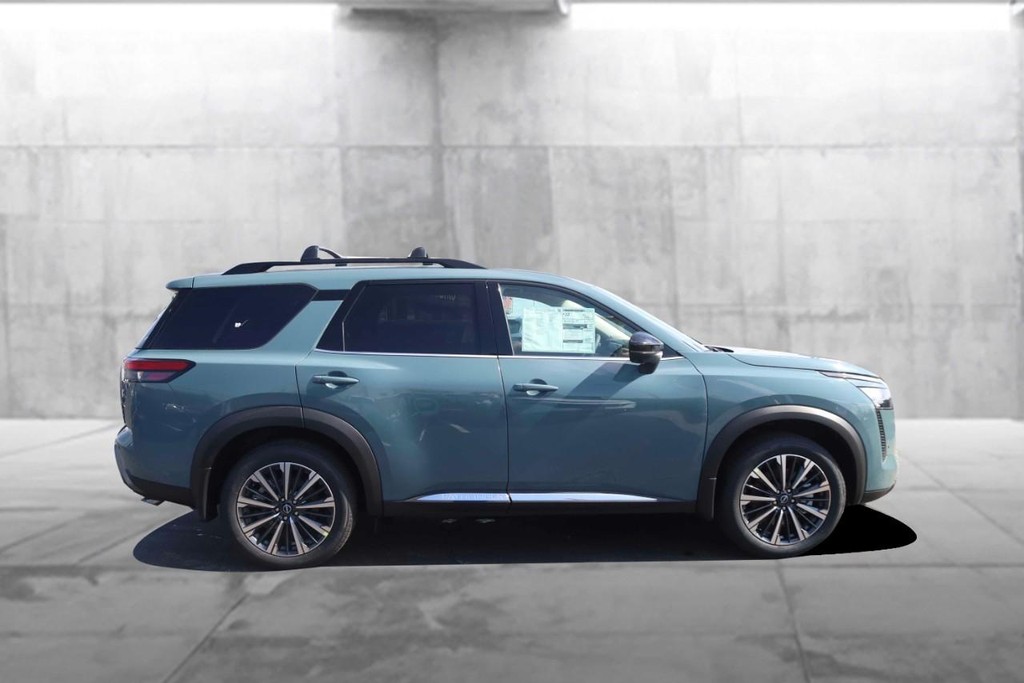 Nissan Pathfinder Vehicle Image 05