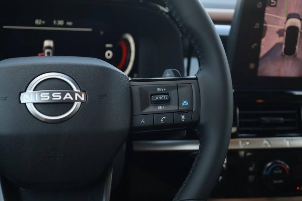 Nissan Pathfinder Vehicle Image 09