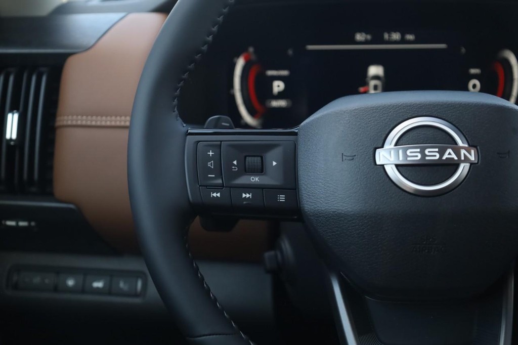 Nissan Pathfinder Vehicle Image 10