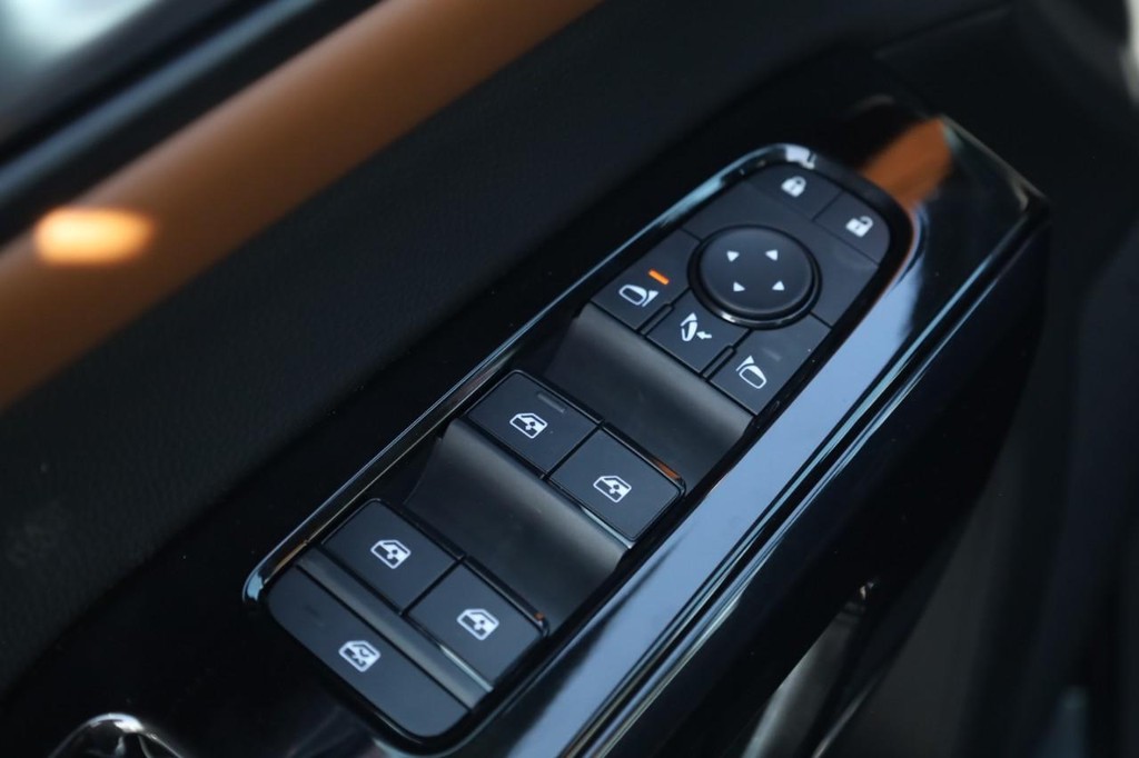 Nissan Pathfinder Vehicle Image 11