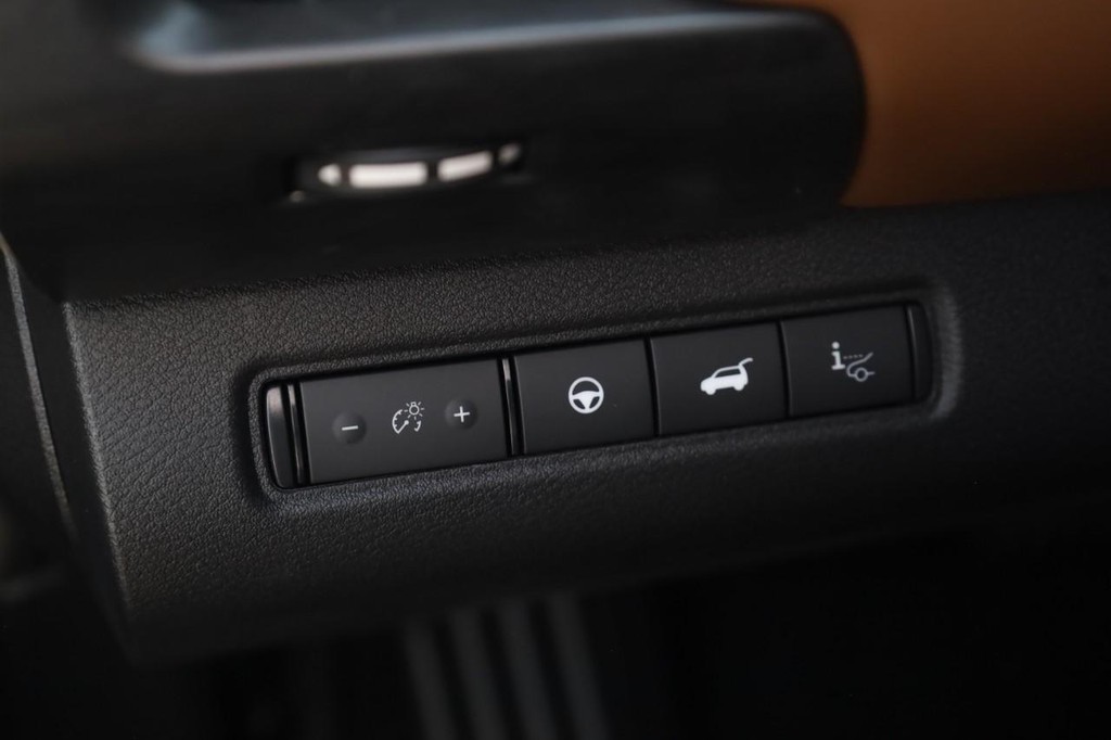 Nissan Pathfinder Vehicle Image 12