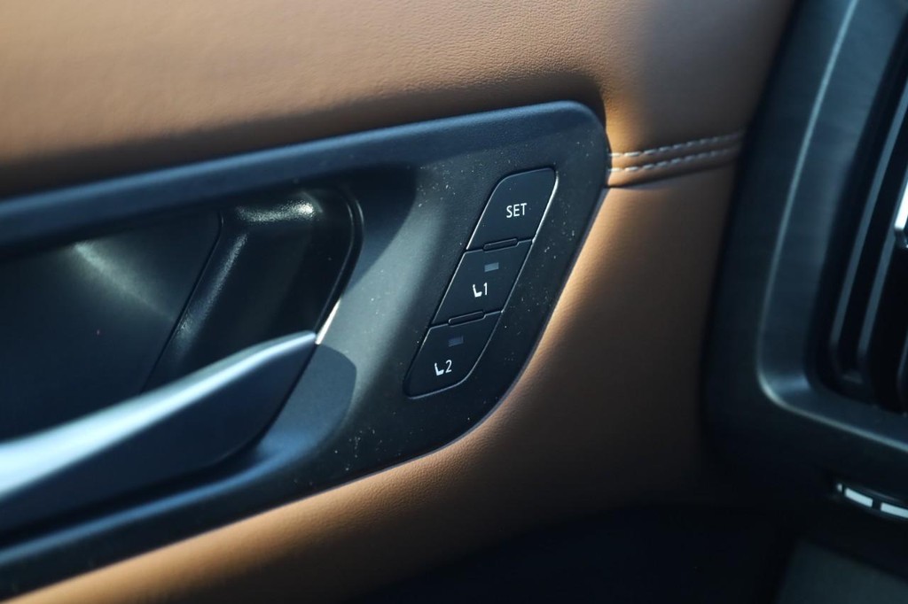 Nissan Pathfinder Vehicle Image 13