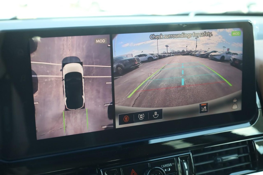 Nissan Pathfinder Vehicle Image 16