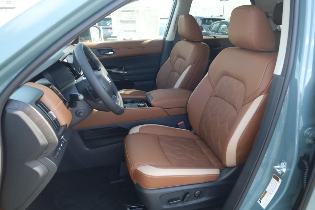 Nissan Pathfinder Vehicle Image 21