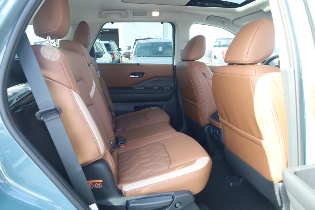 Nissan Pathfinder Vehicle Image 23