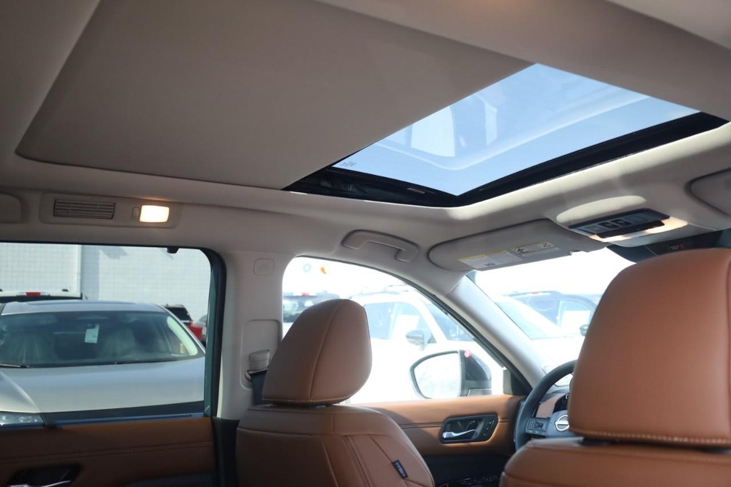 Nissan Pathfinder Vehicle Image 24