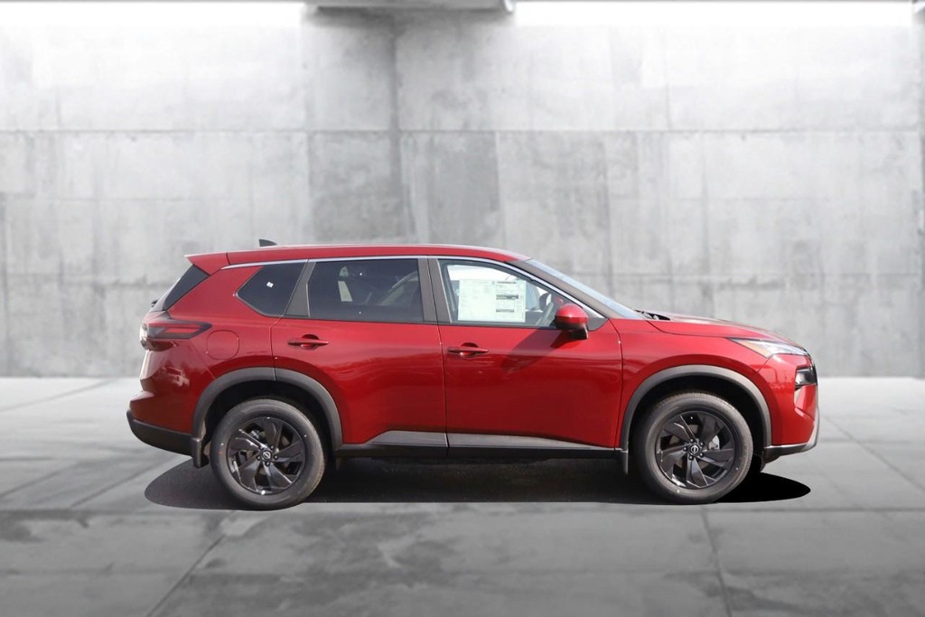 Nissan Rogue Vehicle Image 05