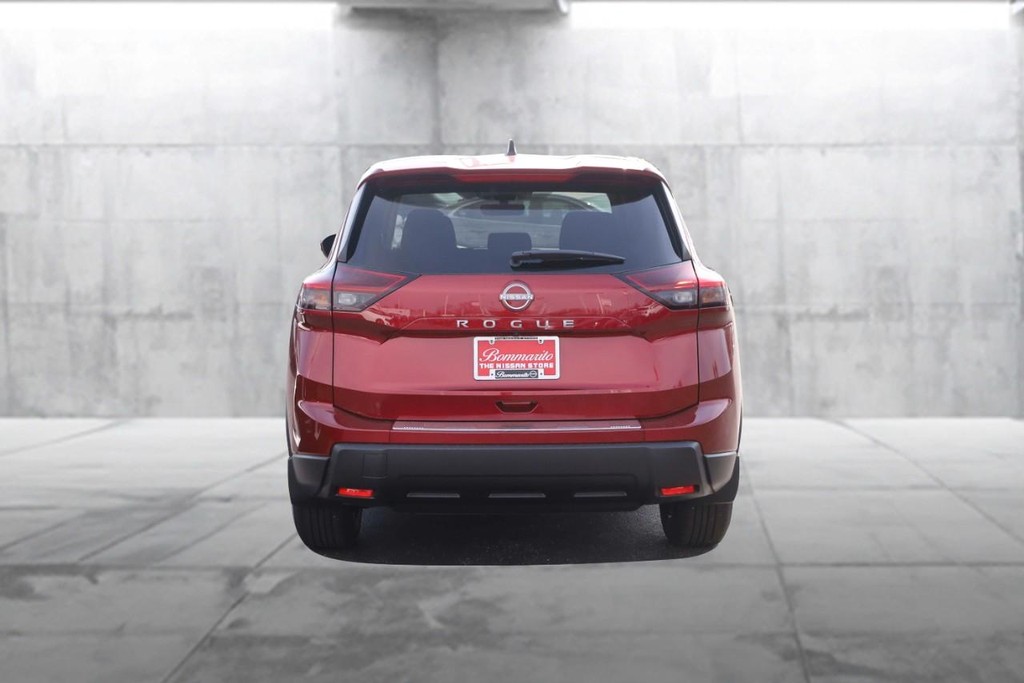 Nissan Rogue Vehicle Image 06