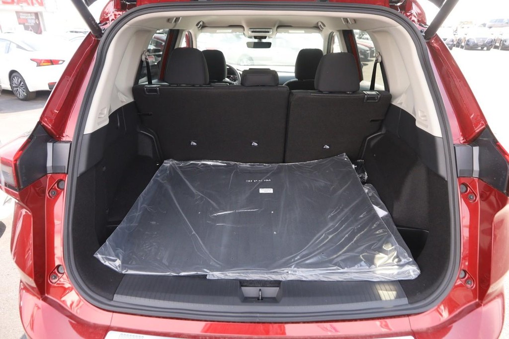 Nissan Rogue Vehicle Image 07