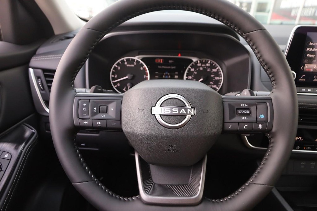 Nissan Rogue Vehicle Image 11