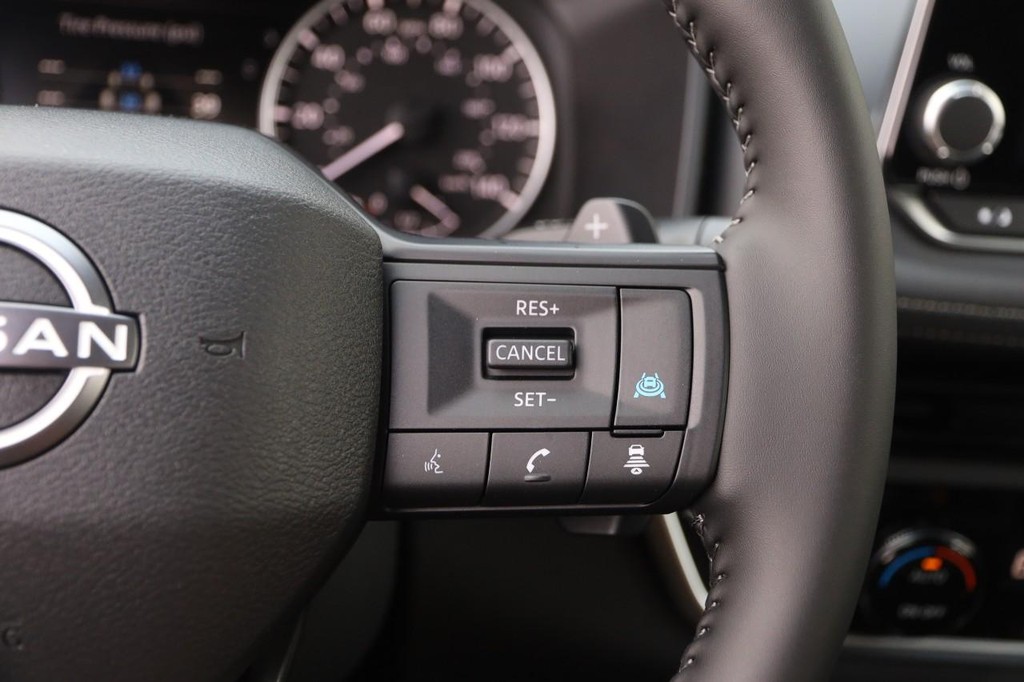 Nissan Rogue Vehicle Image 13