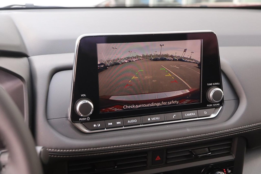 Nissan Rogue Vehicle Image 17