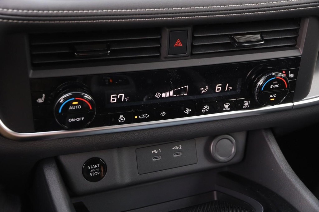 Nissan Rogue Vehicle Image 18