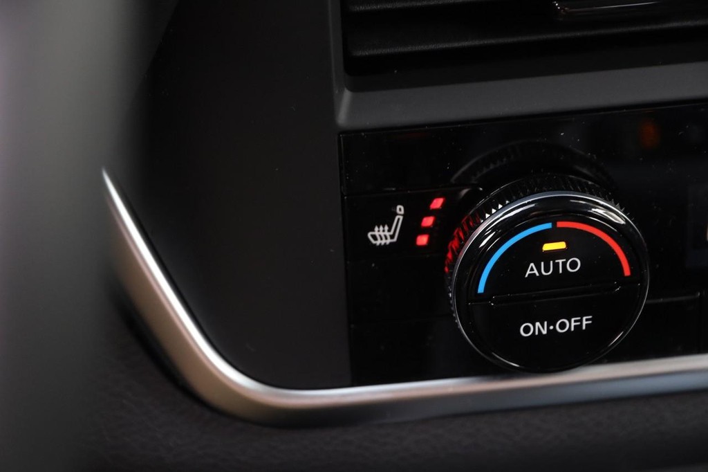 Nissan Rogue Vehicle Image 19