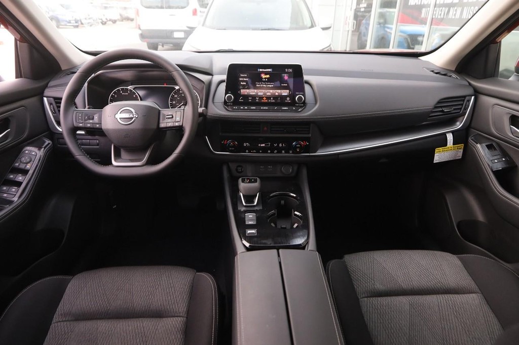 Nissan Rogue Vehicle Image 22