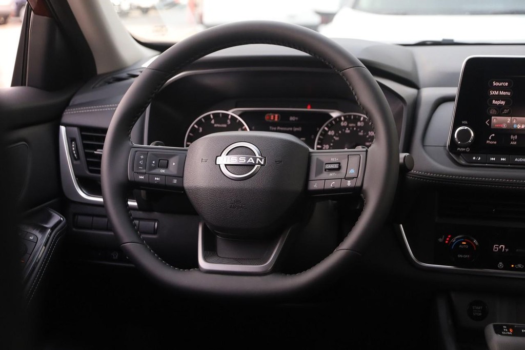Nissan Rogue Vehicle Image 24