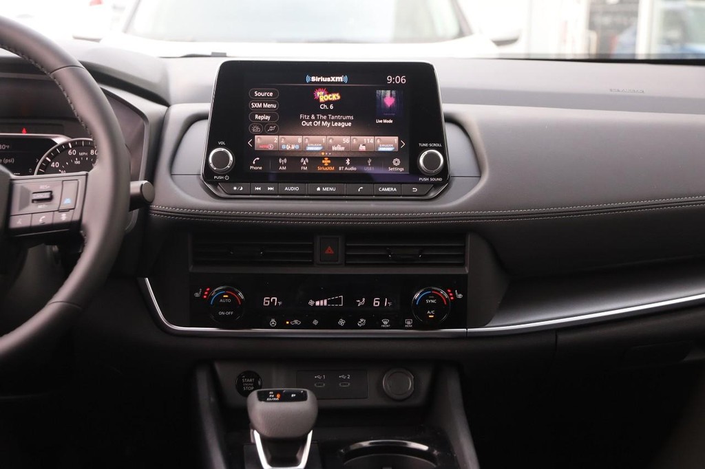 Nissan Rogue Vehicle Image 25