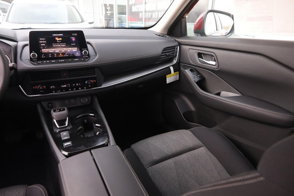 Nissan Rogue Vehicle Image 26