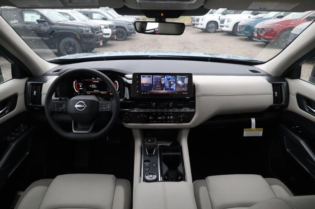 Nissan Pathfinder Vehicle Image 07