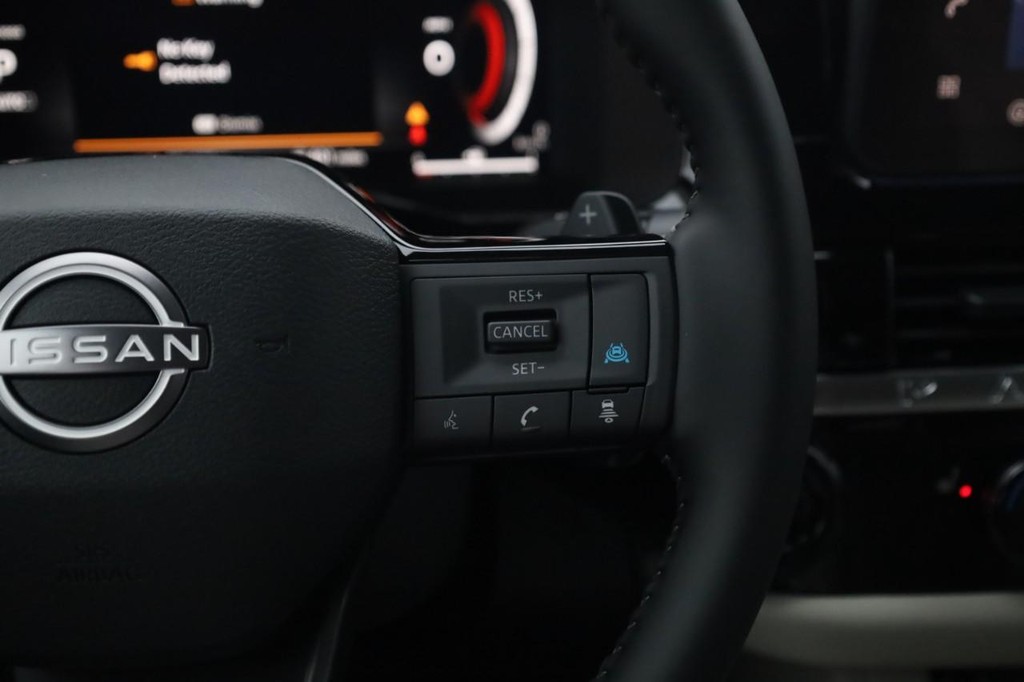 Nissan Pathfinder Vehicle Image 09