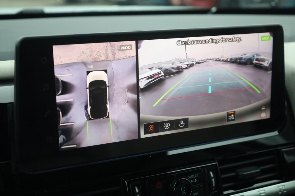 Nissan Pathfinder Vehicle Image 15