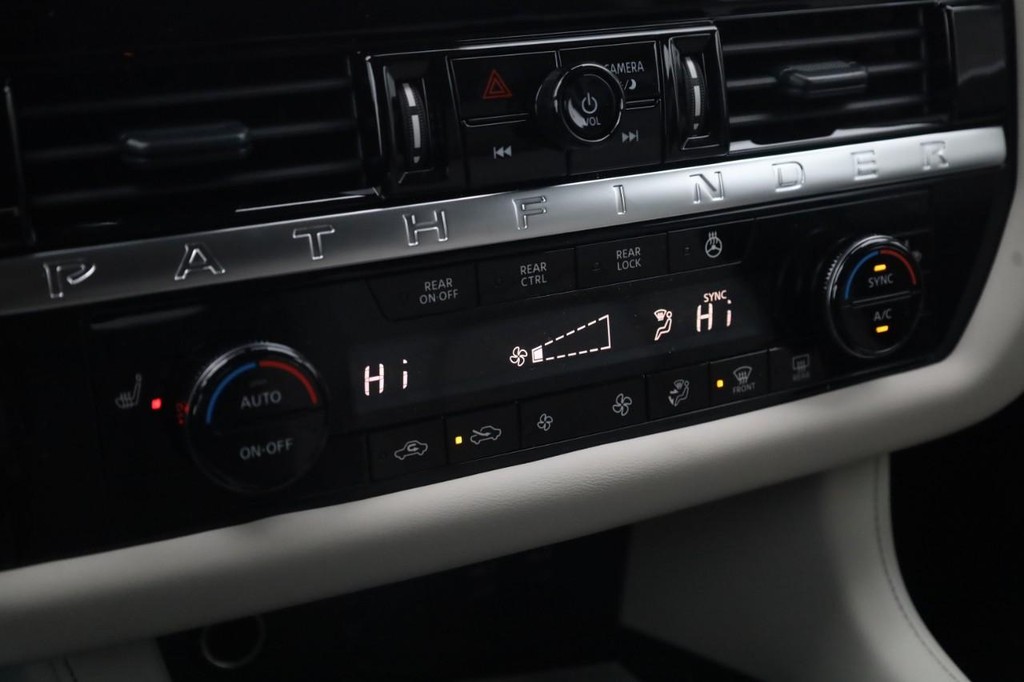 Nissan Pathfinder Vehicle Image 16